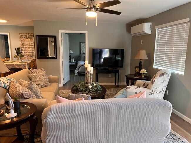 Living room - 20576 Sunset Ln