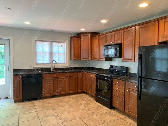 Building Photo - 712 Albemarle St
