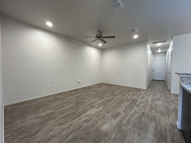 Foto del edificio - Townhomes Located In Stonewood Division & Minutes From Elementary!