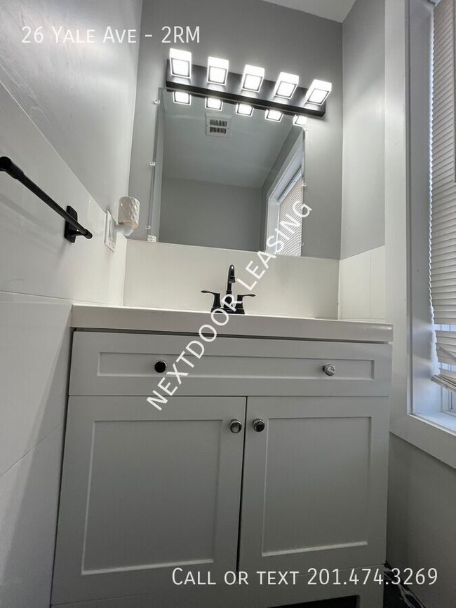 Building Photo - 26 Yale Ave