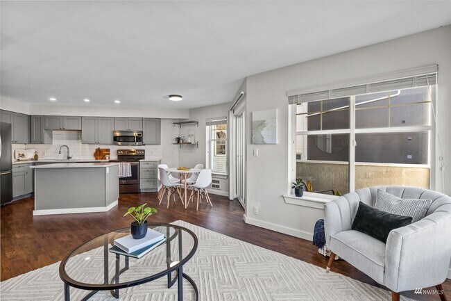 Living Area - 706 16th Ave
