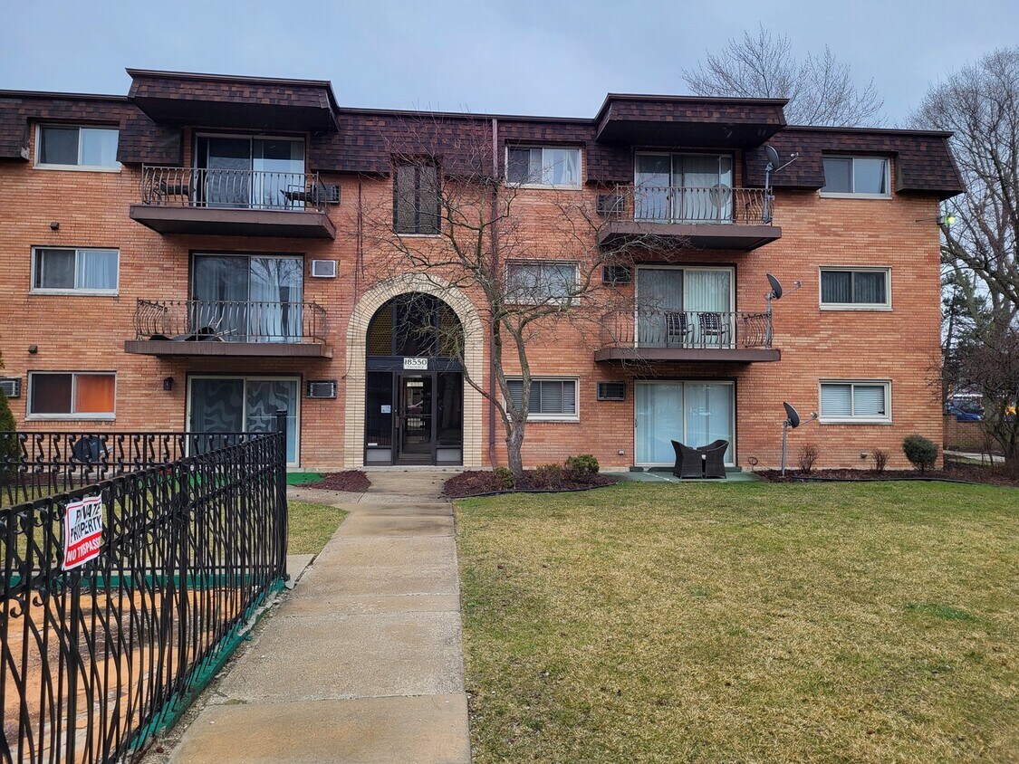 18550 Torrence Ave Unit 10, Lansing, IL 60438 Condo for Rent in