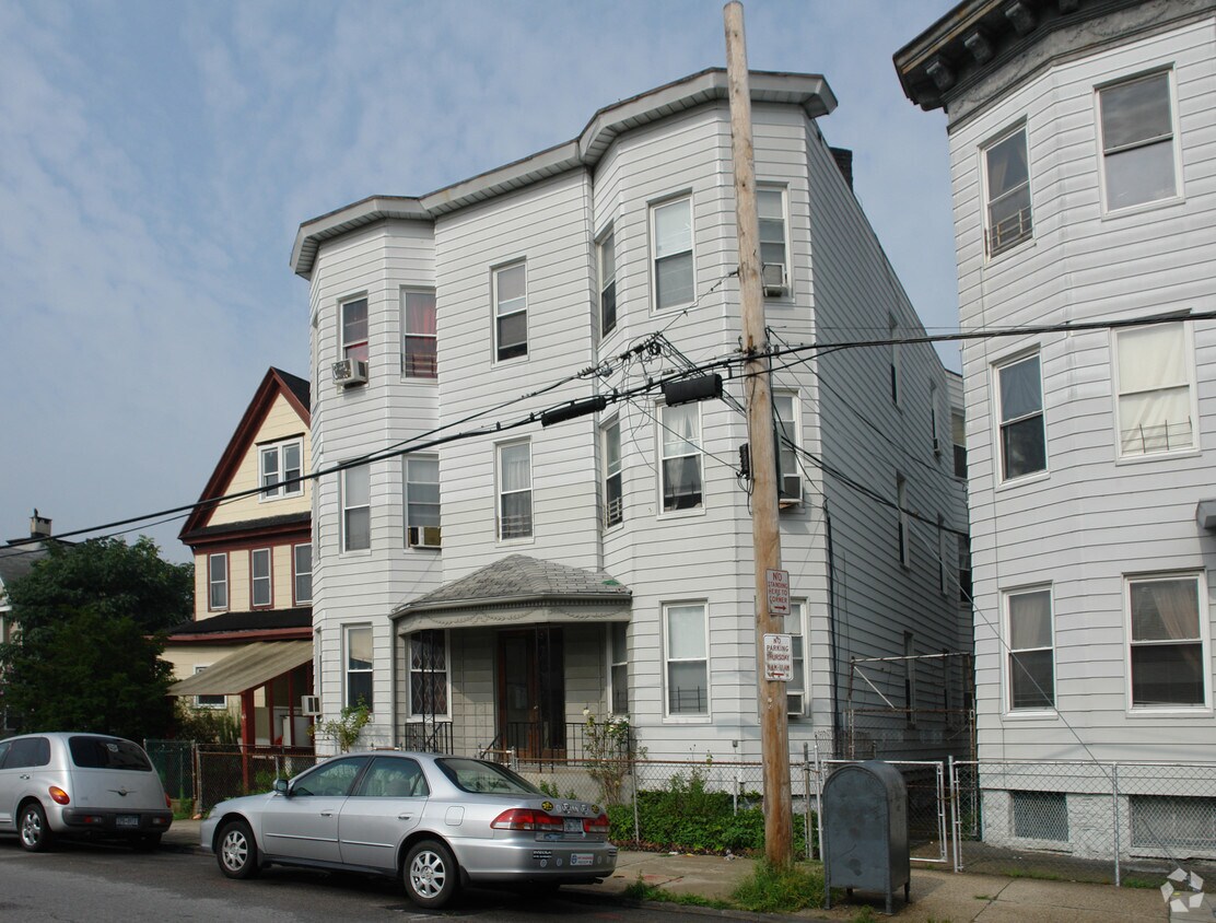 Primary Photo - 49 Cedar Pl