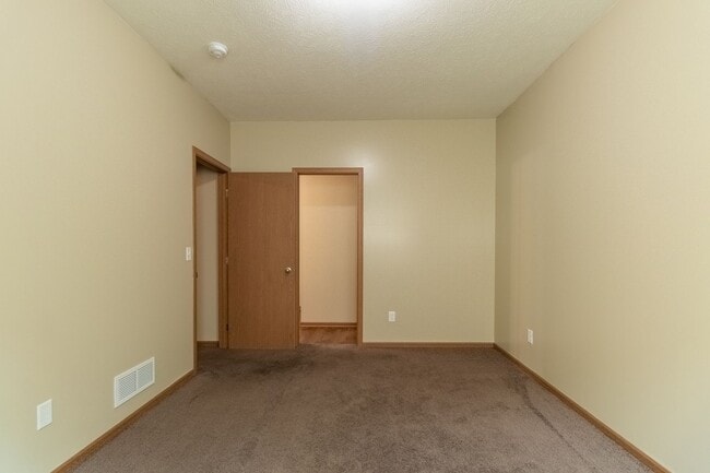 Building Photo - Newer Construction Home in Excellent Famil...