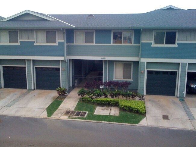 Building Photo - Spacious Executive Style Townhome @ Kai Na...