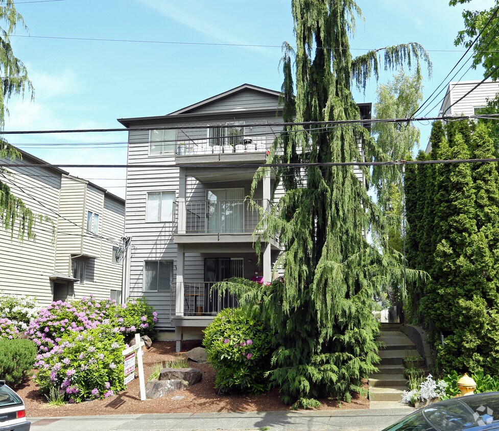 Building Photo - 3232 21st Ave W