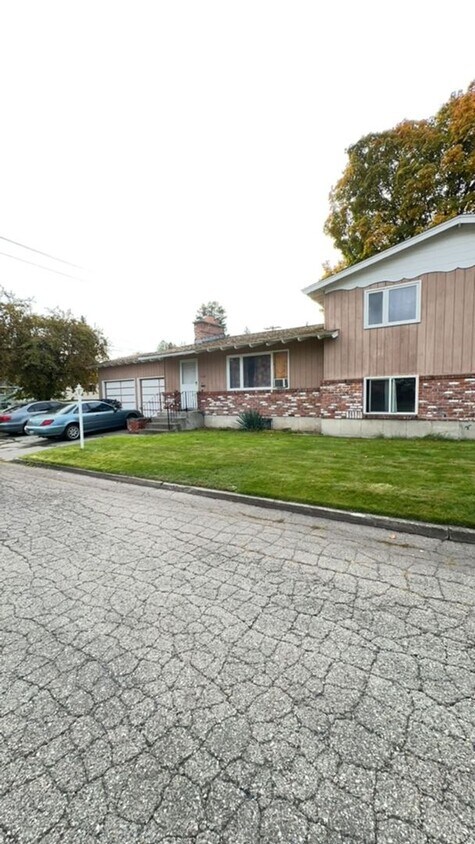 Foto del edificio - Maple Ave Duplex