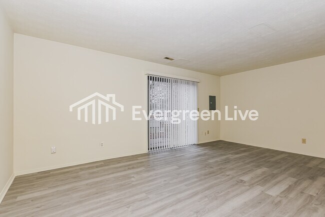 Foto del edificio - 6382 Nightwind Ct