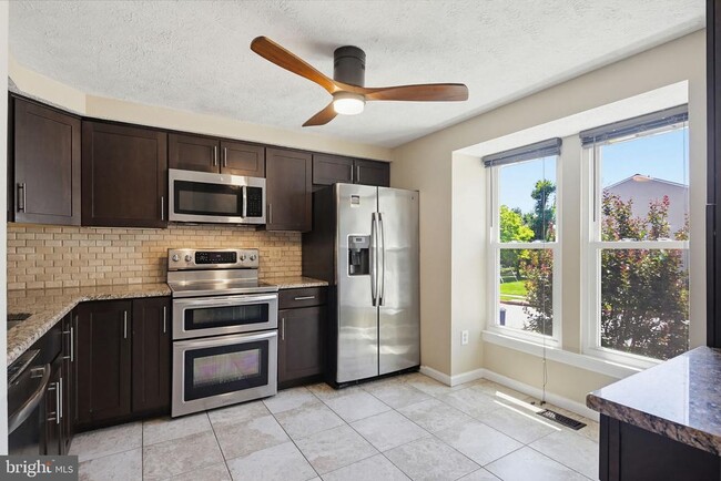 Building Photo - 9402 Granite Hill