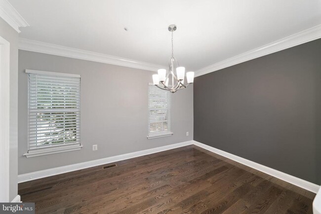 Building Photo - 18613 Village Fountain Dr