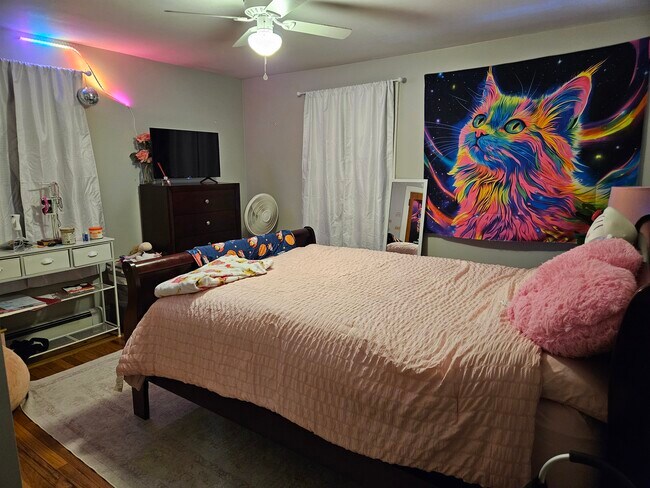 Dormitorio # 2 - 1058 Post Rd