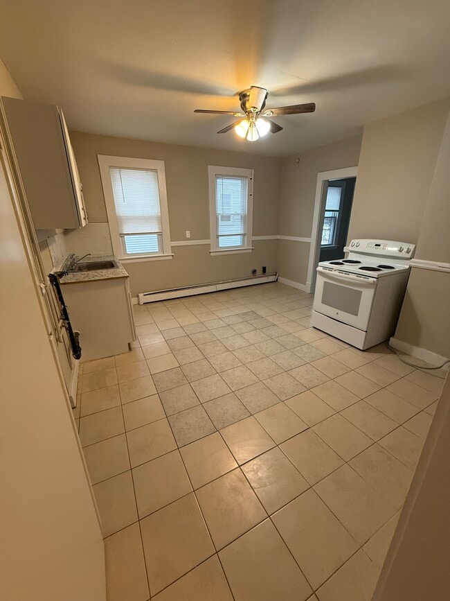 Building Photo - 913 East St