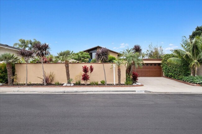 Building Photo - Rare Deane Gardens Rental