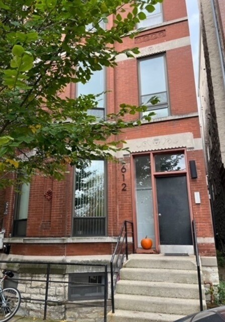 Primary Photo - 612 N May St