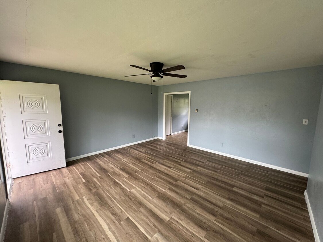 Primary Photo - 3 Bedroom 1 Bath Home in Elkhart IN