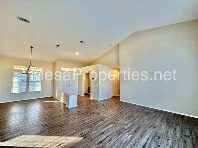 Building Photo - 12415 Madera St