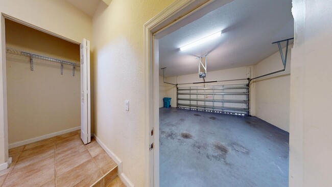 Building Photo - Modern Style Tri-Level Townhome 2BR/ 2.5BA...