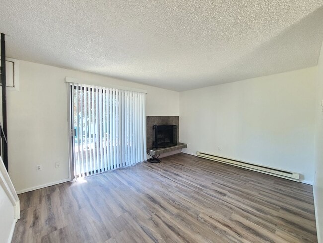 Building Photo - 2121 E Upriver Dr