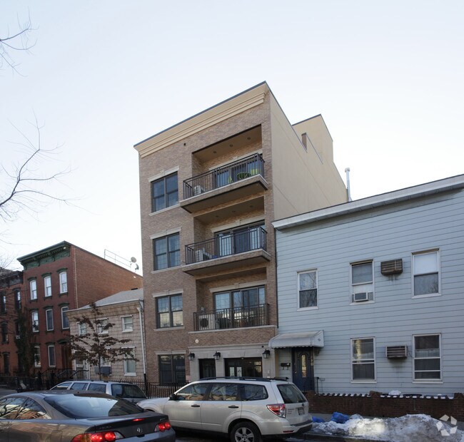 Foto del edificio - 114 India St