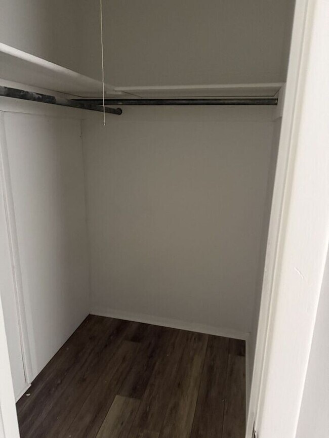 Building Photo - Now Leasing Renovated 1-Bedroom Apartment Homes at Parkway Apartments