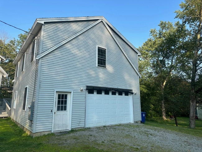 Building Photo - 197 Bridge St