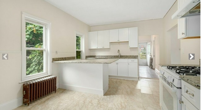 Building Photo - 86 Elm St