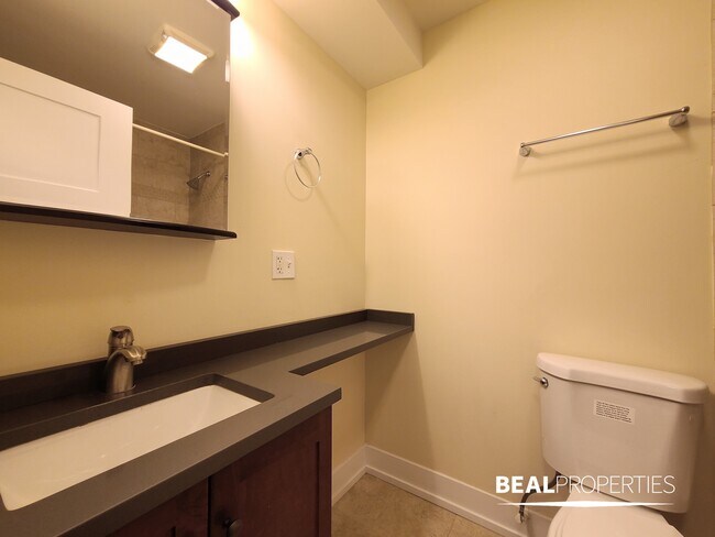 Foto del edificio - 555 W Arlington Pl