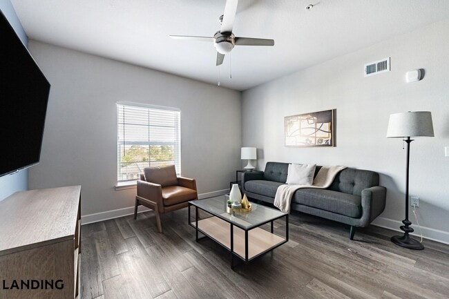 Building Photo - 918 Aventine Dr