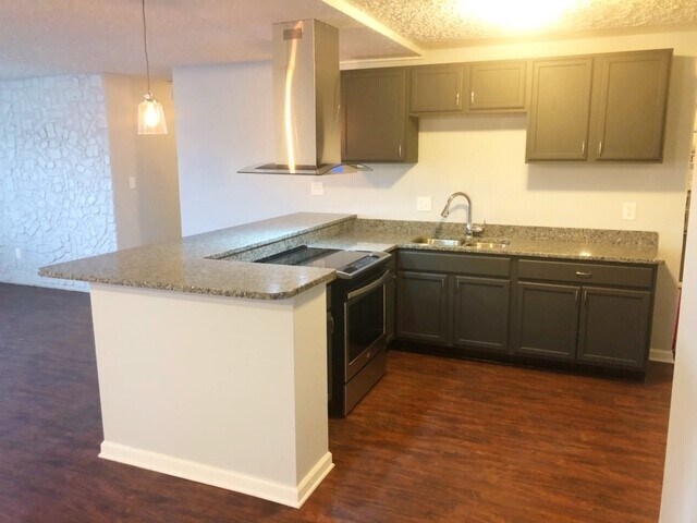 Photo - 5911 W 46th St House