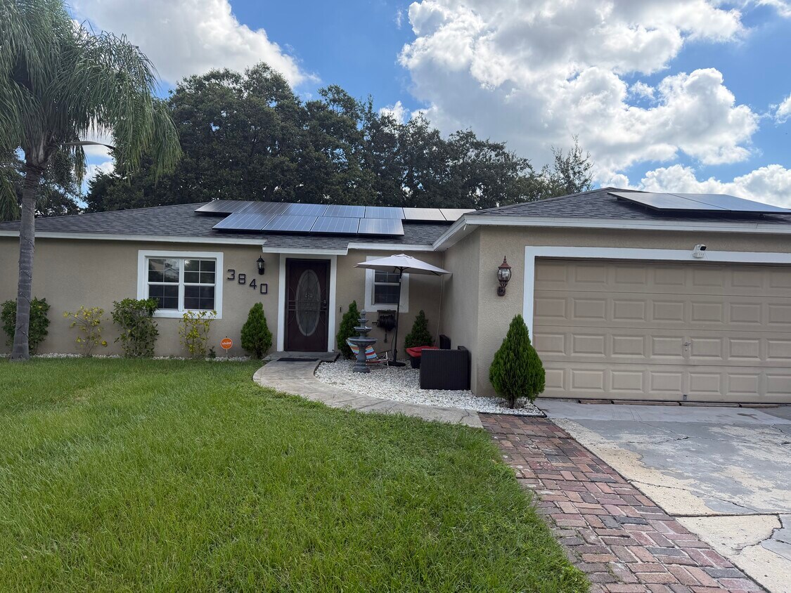 front - 3840 Janie Ct