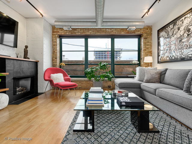 Building Photo - 1118 W Fulton St