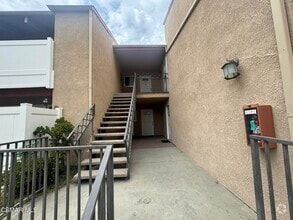 Building Photo - 10331 Lindley Ave