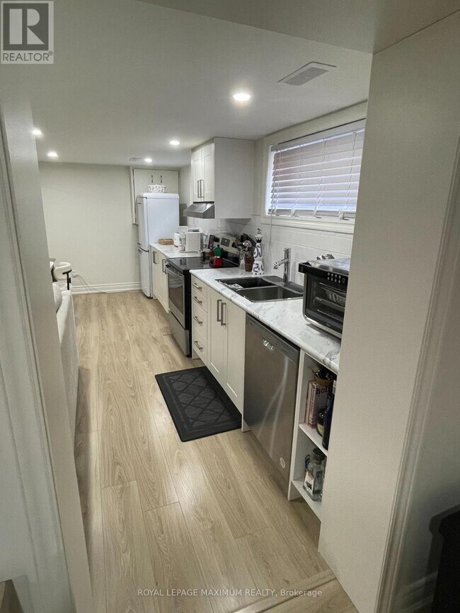 Building Photo - 29 Pakenham Dr