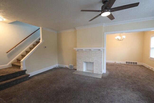 Building Photo - 14600 Bayes Ave