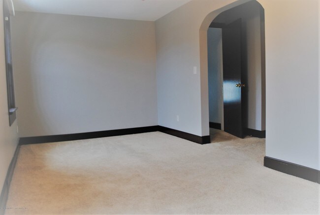 Building Photo - 304 Lareine Ave