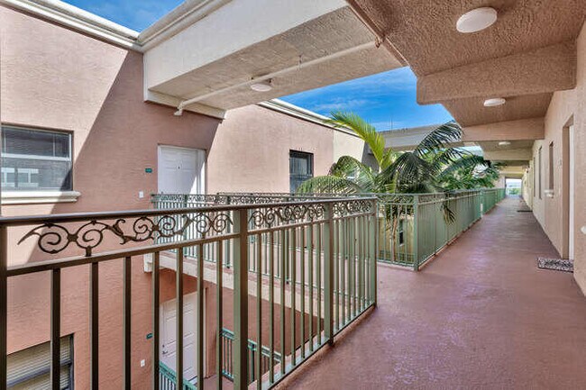 Building Photo - 1640 Presidential Way