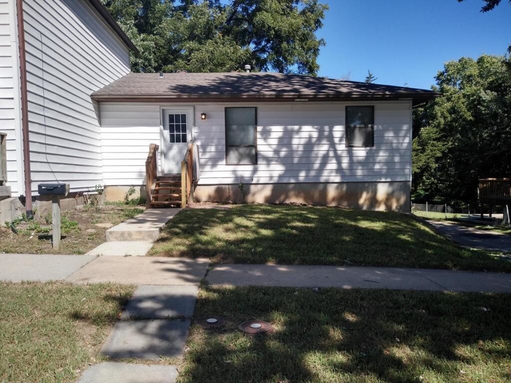 Primary Photo - 920 Kickapoo St