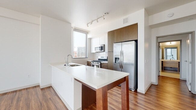 Interior Photo - 3033 Wilshire
