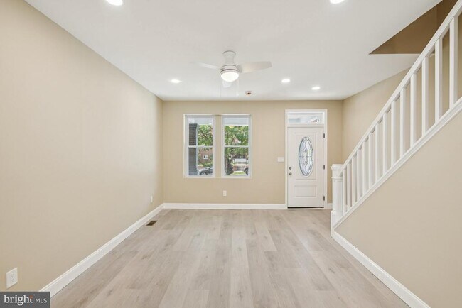 Foto del edificio - 729 Madison St NW