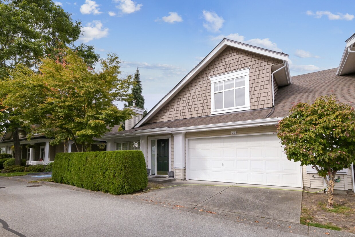 Primary Photo - Luxury 3-Bed, 3-Bath Townhome in Gated 55+...