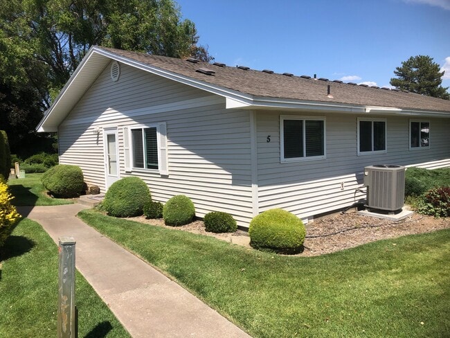 Building Photo - 4203 W Kennewick Ave