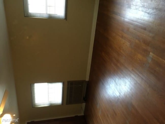 Building Photo - 3 br, 1.5 bath Townhome - 145 Cedar Blvd