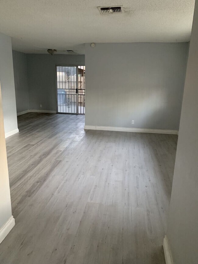 Foto del edificio - 6124 Meadowgrass Lane,
