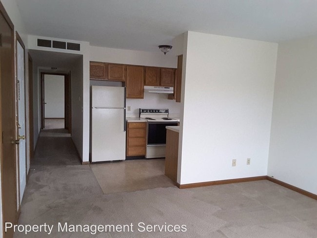 Building Photo - 120 S Silverwood Ln