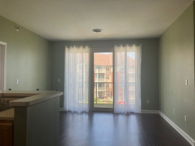 Foto del edificio - 4120 S Lake Dr