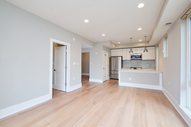 Building Photo - 1112 Montello Ave NE