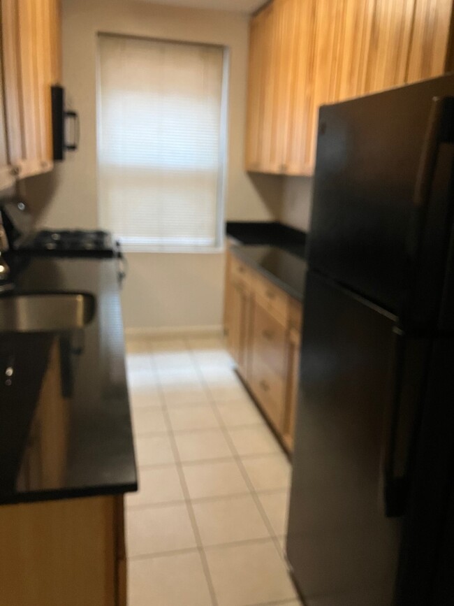 Full kitchenkitchen - 445 W 240th St