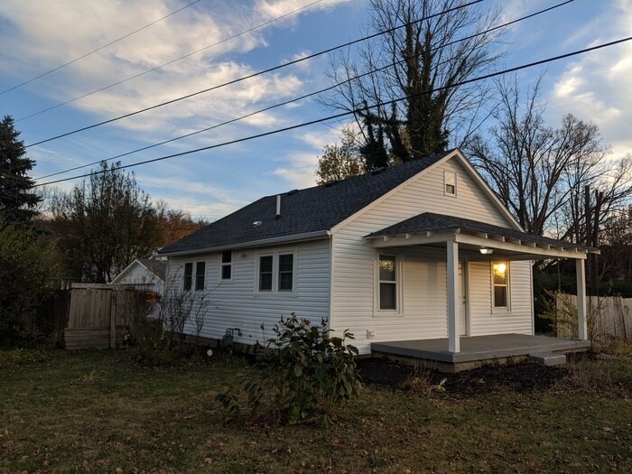4735 Walnut Grove Ave, Louisville, KY 40216 House Rental in