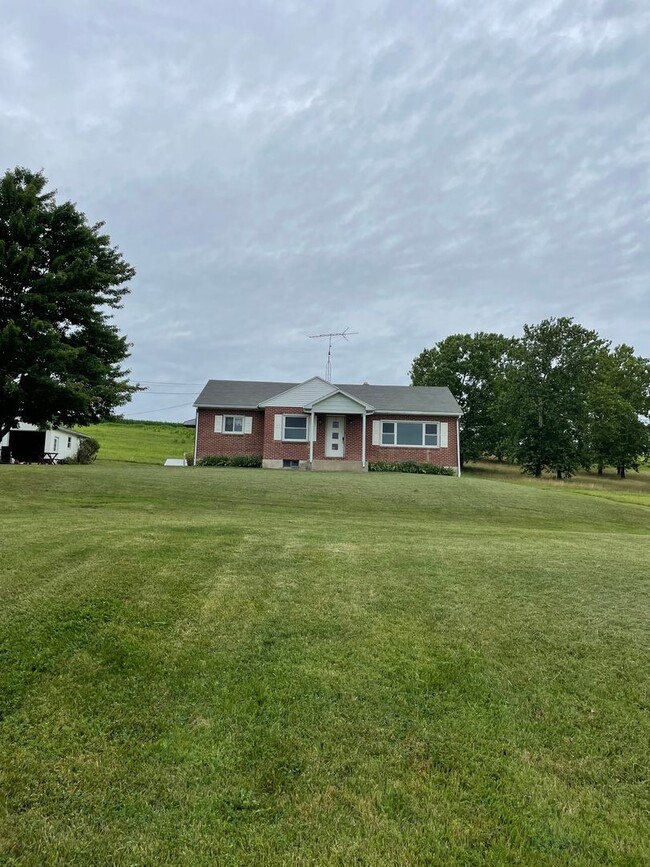 Foto del edificio - 3 br, 1 bath House - 1075 GOLDENVILLE ROAD