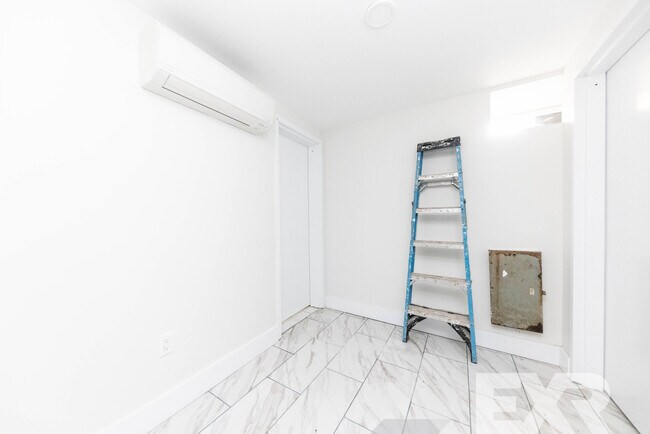 Foto del edificio - 240 Howard Ave